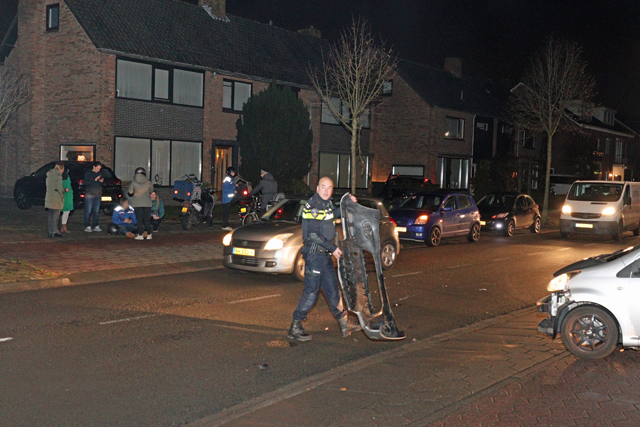 Pizzabezorger komt in botsing met auto aan de Burg. Smeelelaan Waalwijk