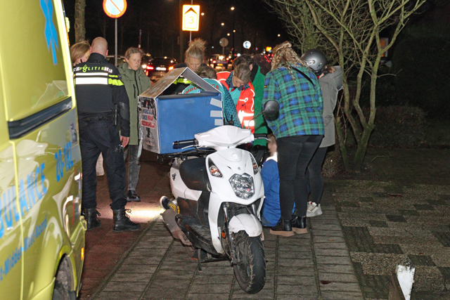 Pizzabezorger komt in botsing met auto aan de Burg. Smeelelaan Waalwijk