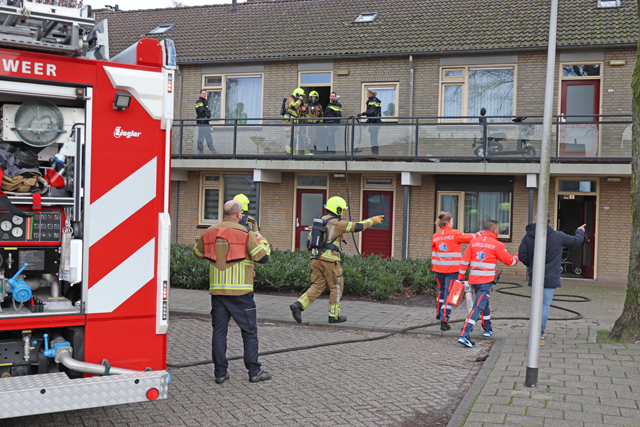 Doorgedraaide man sticht brand in zijn eigen appartement aan de Bernard Zweersstraat Waalwijk