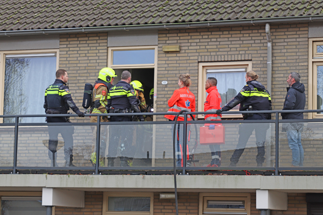 Doorgedraaide man sticht brand in zijn eigen appartement aan de Bernard Zweersstraat Waalwijk