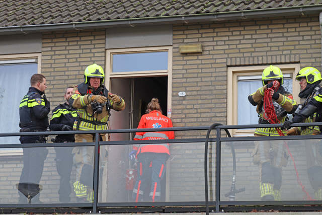 Doorgedraaide man sticht brand in zijn eigen appartement aan de Bernard Zweersstraat Waalwijk