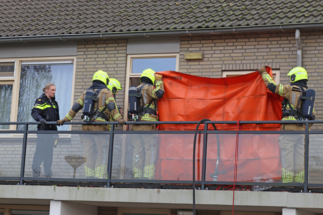 Doorgedraaide man sticht brand in zijn eigen appartement aan de Bernard Zweersstraat Waalwijk
