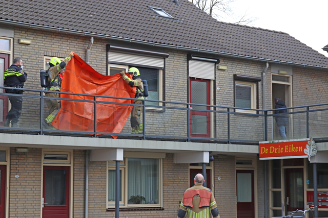 Doorgedraaide man sticht brand in zijn eigen appartement aan de Bernard Zweersstraat Waalwijk