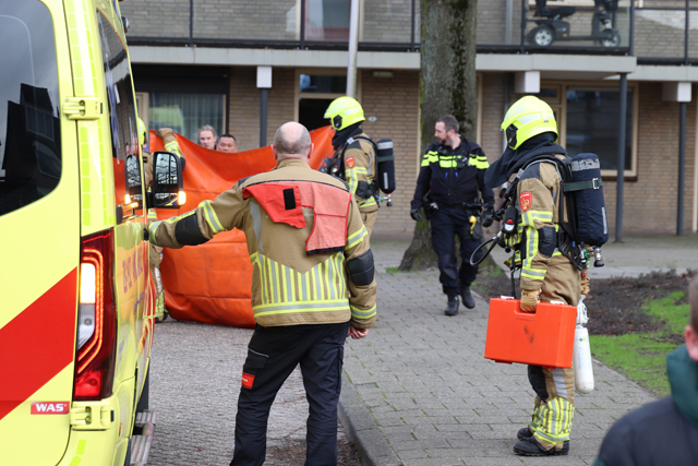 Doorgedraaide man sticht brand in zijn eigen appartement aan de Bernard Zweersstraat Waalwijk