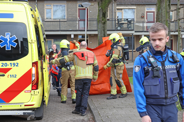 Doorgedraaide man sticht brand in zijn eigen appartement aan de Bernard Zweersstraat Waalwijk