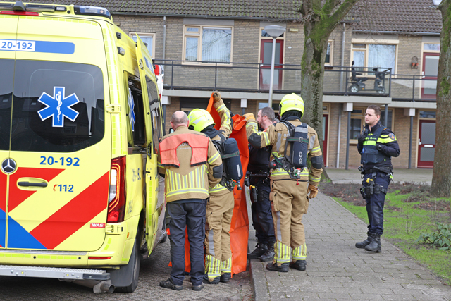 Doorgedraaide man sticht brand in zijn eigen appartement aan de Bernard Zweersstraat Waalwijk