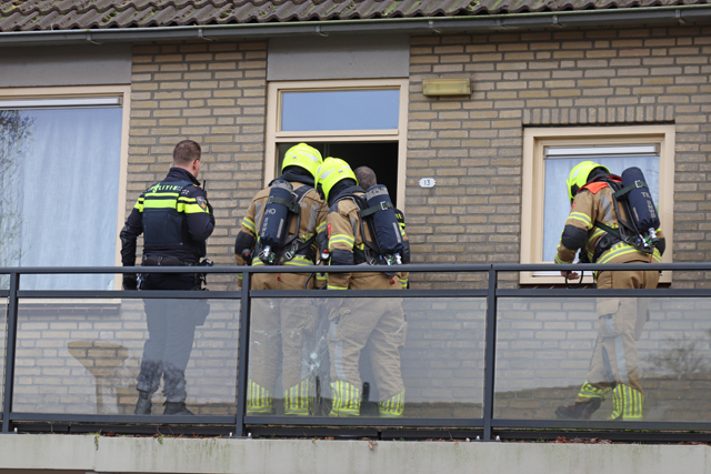 Doorgedraaide man sticht brand in zijn eigen appartement aan de Bernard Zweersstraat Waalwijk