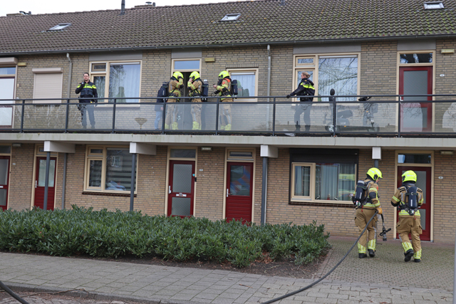 Doorgedraaide man sticht brand in zijn eigen appartement aan de Bernard Zweersstraat Waalwijk