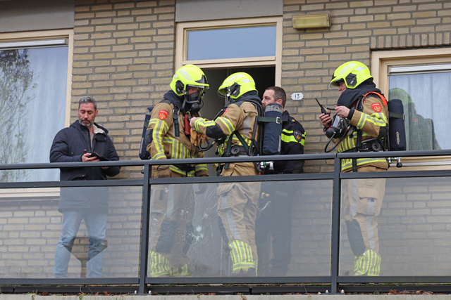 Doorgedraaide man sticht brand in zijn eigen appartement aan de Bernard Zweersstraat Waalwijk