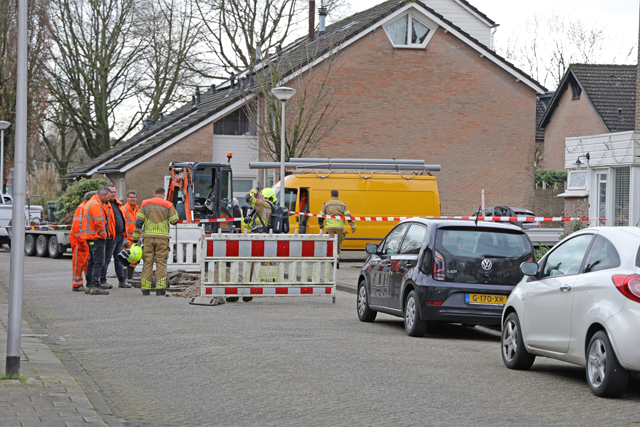 Gaslek tijdens graafwerkzaamheden aan de Sem Dresdenstraat Waalwijk