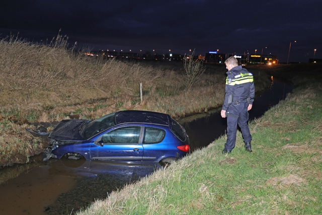 Bestuurder verliest de macht over het stuur op de Midden-Brabantweg Waalwijk