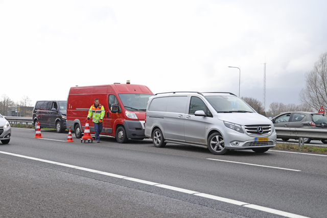 Botsing tussen drie voertuigen op de A59 (Maasroute) Waalwijk