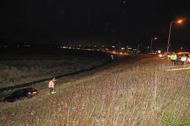 Bestuurder verliest de macht over het stuur op de Midden-Brabantweg Waalwijk
