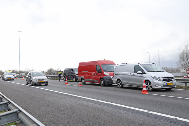 Botsing tussen drie voertuigen op de A59 (Maasroute) Waalwijk