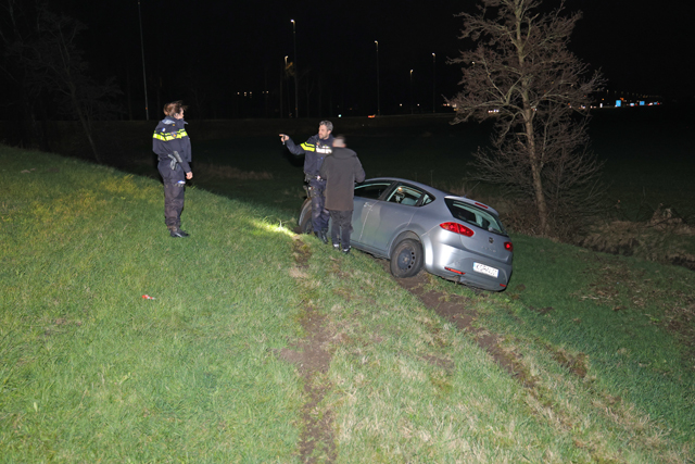 Dronken bestuurder verliest de macht over het stuur bij Waalwijk-Oost