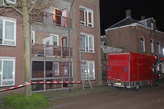 UPDATE: Man dringt woning binnen via ladder aan de Anna van Burenstraat Waalwijk
