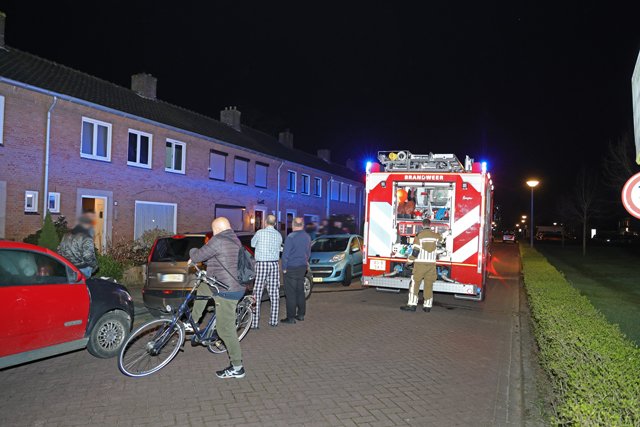 Buitenbrand achter woning aan de Felix Timmermansstraat Waalwijk