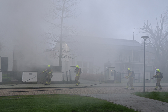 Garage gaat in vlammen op aan de Van Brederodelaan Waalwijk