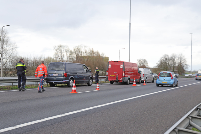Botsing tussen drie voertuigen op de A59 (Maasroute) Waalwijk