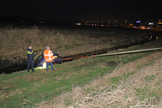 Bestuurder verliest de macht over het stuur op de Midden-Brabantweg Waalwijk
