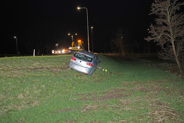 Dronken bestuurder verliest de macht over het stuur bij Waalwijk-Oost