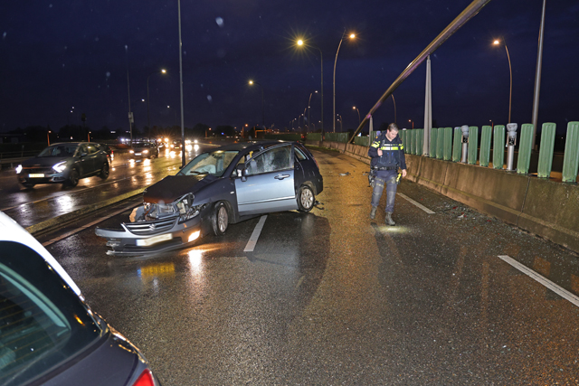 Bestuurder raakt gewond bij eenzijdig ongeval aan de Taxandriaweg-West Waalwijk