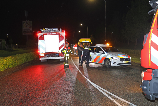 Bestuurder verliest macht over stuur en belandt in sloot aan de Prof. Asserweg Waalwijk