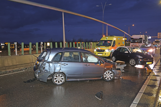 Bestuurder raakt gewond bij eenzijdig ongeval aan de Taxandriaweg-West Waalwijk