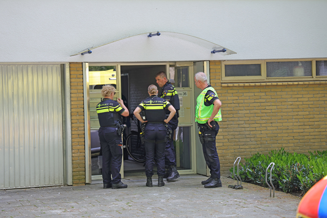 Politie treft zwaargewonde man aan in trappenhuis aan de Teisterbandtlaan Waalwijk