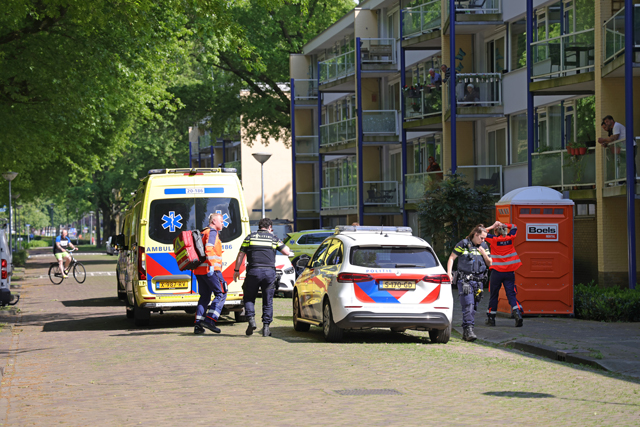 Politie treft zwaargewonde man aan in trappenhuis aan de Teisterbandtlaan Waalwijk