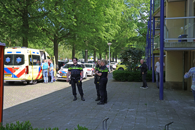 Politie treft zwaargewonde man aan in trappenhuis aan de Teisterbandtlaan Waalwijk