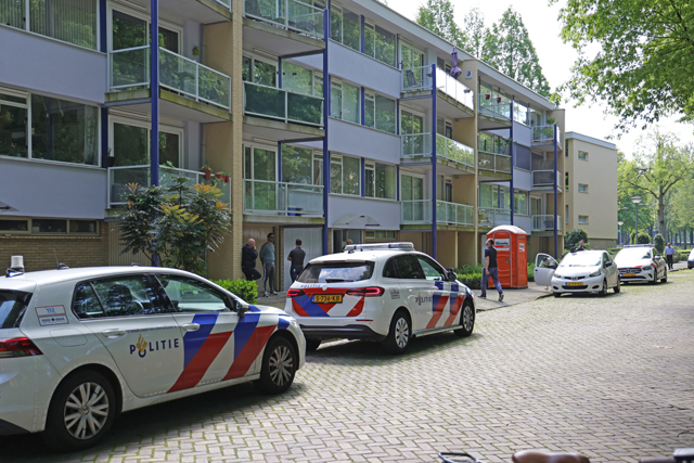 Politie treft zwaargewonde man aan in trappenhuis aan de Teisterbandtlaan Waalwijk