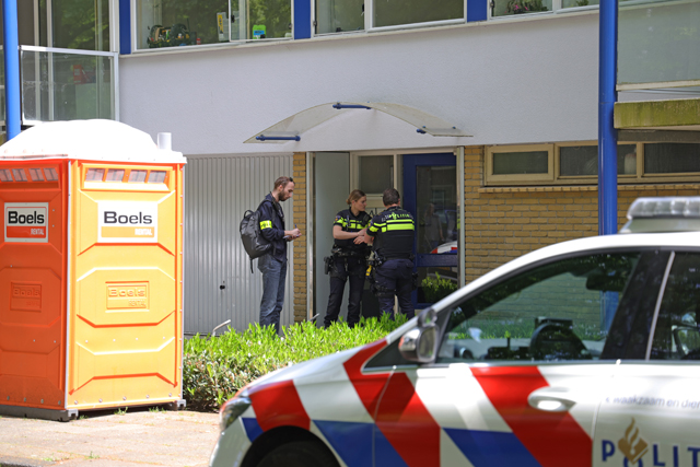 Politie treft zwaargewonde man aan in trappenhuis aan de Teisterbandtlaan Waalwijk