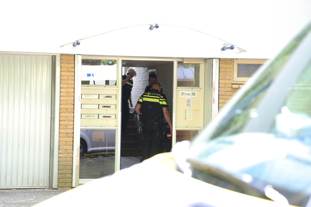 Politie treft zwaargewonde man aan in trappenhuis aan de Teisterbandtlaan Waalwijk
