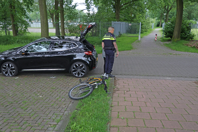 Jongetje raakt gewond bij botsing met auto aan de Olympiaweg Waalwijk