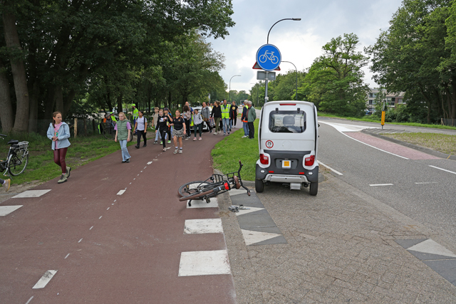 Brommobiel en fietser botsen tegen elkaar aan op de Drunenseweg Waalwijk