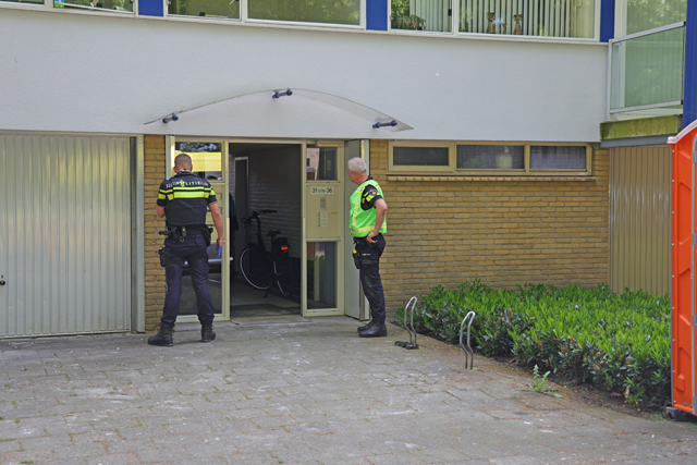 Politie treft zwaargewonde man aan in trappenhuis aan de Teisterbandtlaan Waalwijk