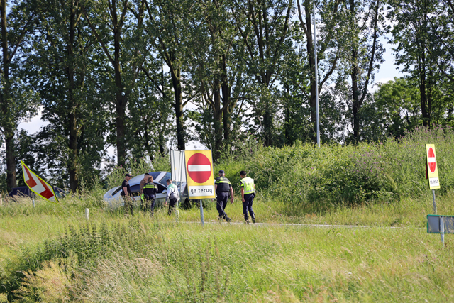 Bestuurder vliegt uit de bocht bij Waalwijk-Oost