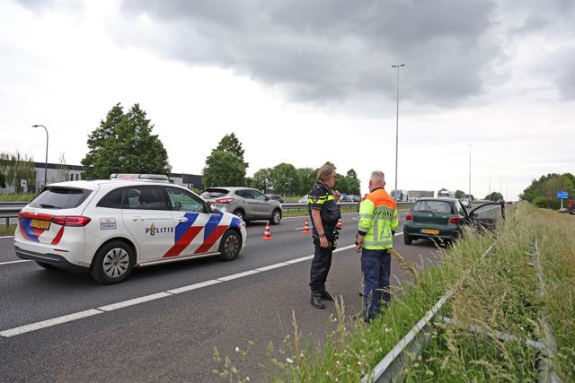Politiehelikopter achtervolgd bestuurder met flessen lachgas op de A59 (Maasroute) Waalwijk
