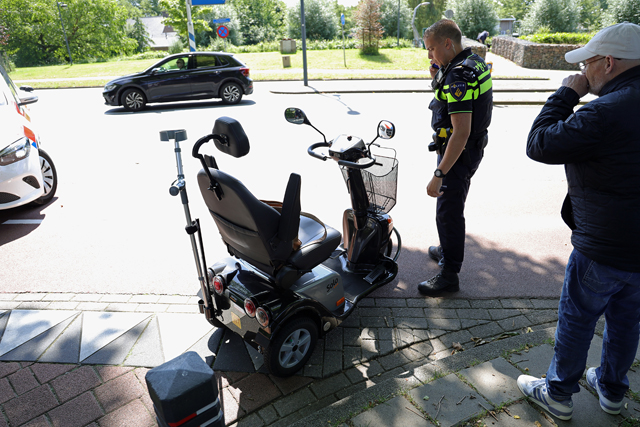Automobilist gaat ervandoor na aanrijding met fietser aan de Burg. van der Klokkenlaan Waalwijk