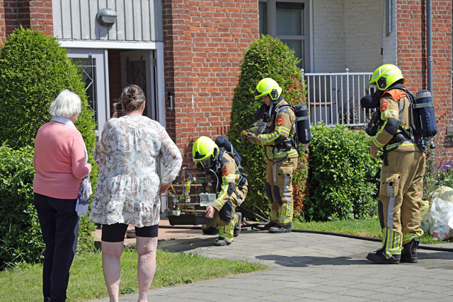 Hondje en vogeltje gered uit woning vol rook aan het Hertog Janpark Waalwijk