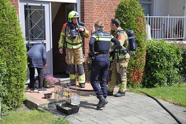 Hondje en vogeltje gered uit woning vol rook aan het Hertog Janpark Waalwijk