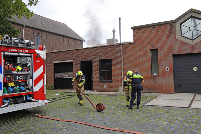 Bankstel in brand binnenin pand aan de Gedempte Haven Waalwijk