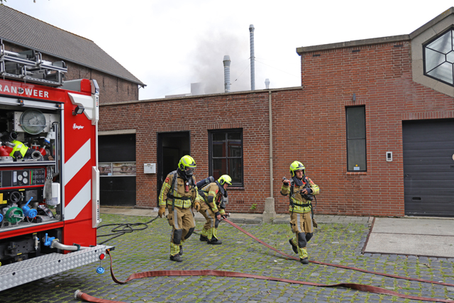 Bankstel in brand binnenin pand aan de Gedempte Haven Waalwijk