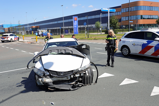 Veel schade bij ongeval op kruising aan de Kloosterheulweg Waalwijk