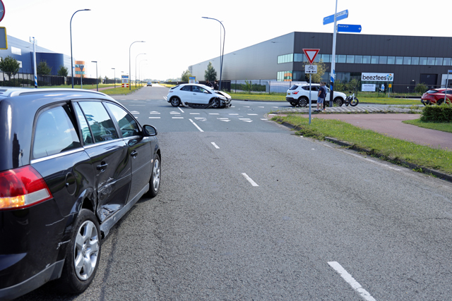 Veel schade bij ongeval op kruising aan de Kloosterheulweg Waalwijk