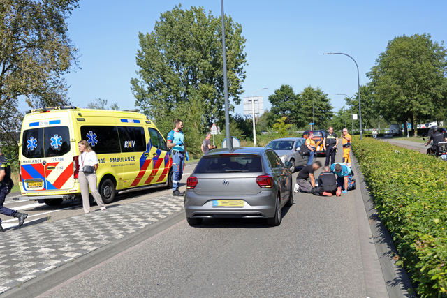 Vrouw op fiets raakt zwaargewond bij aanrijding met auto op de Taxandriaweg Waalwijk
