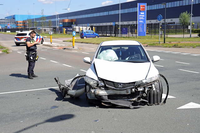 Veel schade bij ongeval op kruising aan de Kloosterheulweg Waalwijk