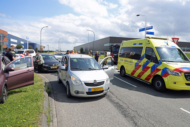 Auto’s botsen op elkaar op kruising aan de Kloosterheulweg Waalwijk