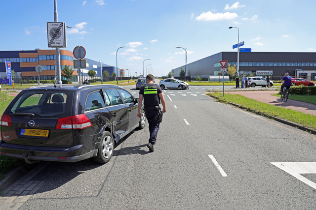 Veel schade bij ongeval op kruising aan de Kloosterheulweg Waalwijk